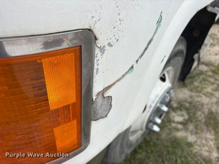 image for item ES8755 2001 Mack CH truck cab and chassis