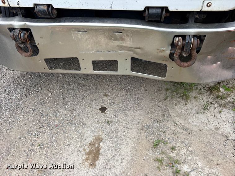 image for item ES8755 2001 Mack CH truck cab and chassis