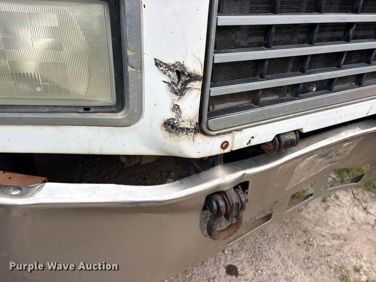 image for item ES8755 2001 Mack CH truck cab and chassis