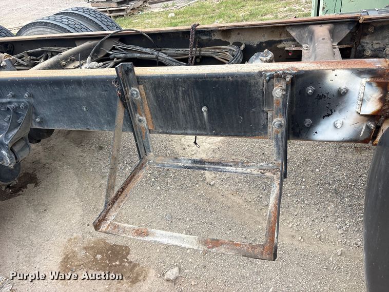 image for item ES8755 2001 Mack CH truck cab and chassis