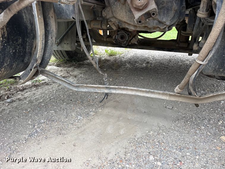 image for item ES8755 2001 Mack CH truck cab and chassis