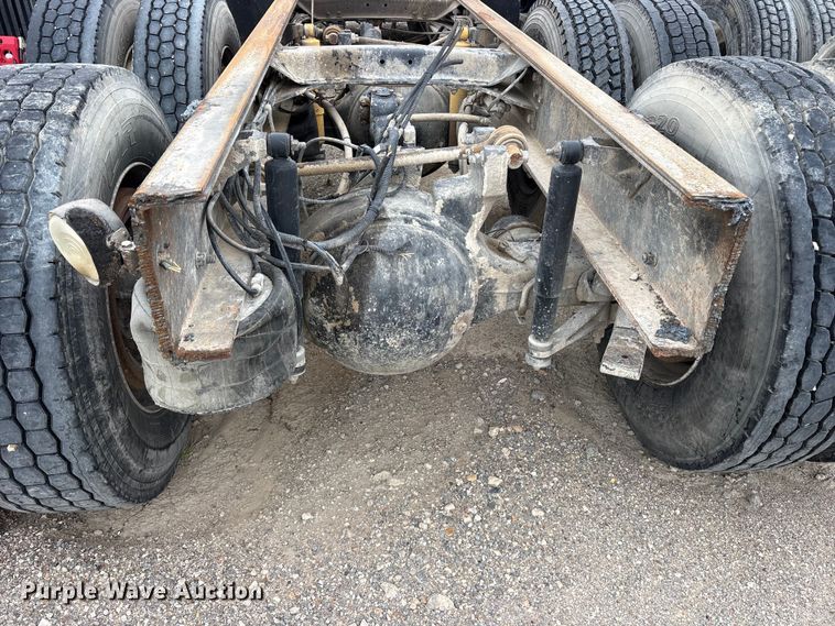 image for item ES8755 2001 Mack CH truck cab and chassis