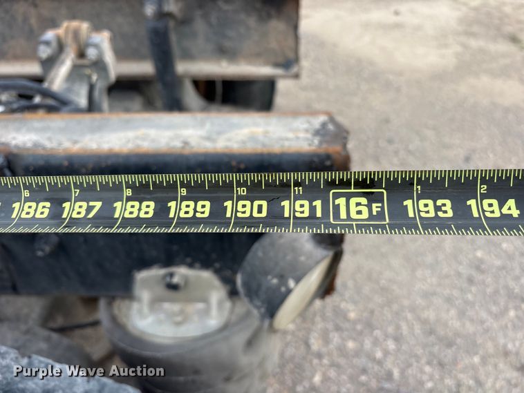 image for item ES8755 2001 Mack CH truck cab and chassis