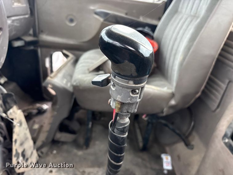 image for item ES8755 2001 Mack CH truck cab and chassis