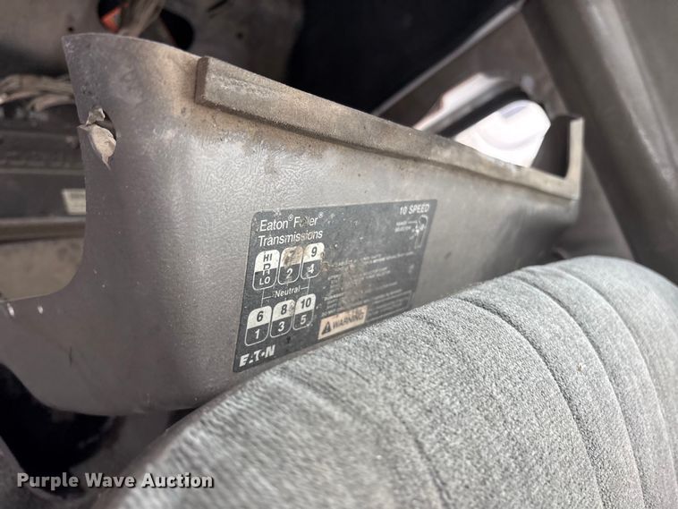 image for item ES8755 2001 Mack CH truck cab and chassis