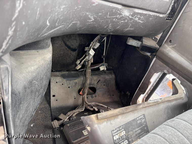 image for item ES8755 2001 Mack CH truck cab and chassis