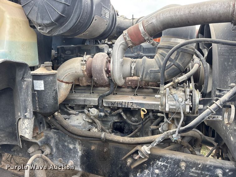 image for item ES8755 2001 Mack CH truck cab and chassis