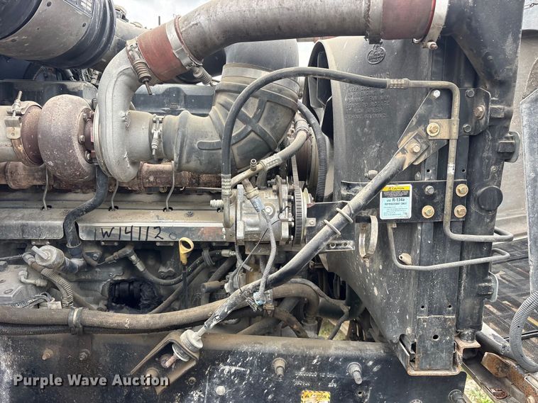 image for item ES8755 2001 Mack CH truck cab and chassis