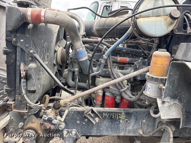 image for item ES8755 2001 Mack CH truck cab and chassis