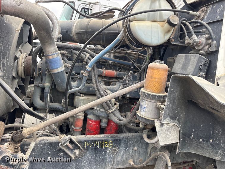 image for item ES8755 2001 Mack CH truck cab and chassis