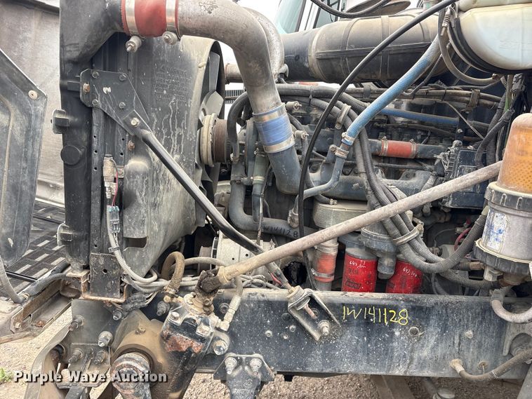 image for item ES8755 2001 Mack CH truck cab and chassis