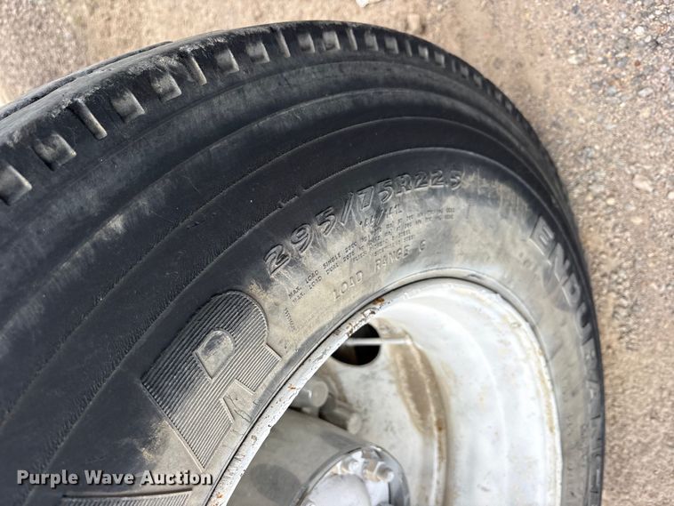 image for item ES8755 2001 Mack CH truck cab and chassis