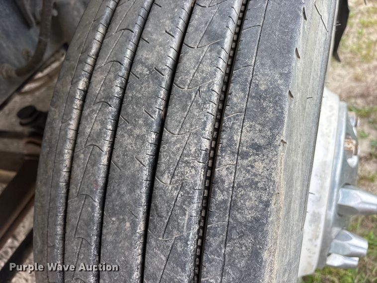 image for item ES8755 2001 Mack CH truck cab and chassis