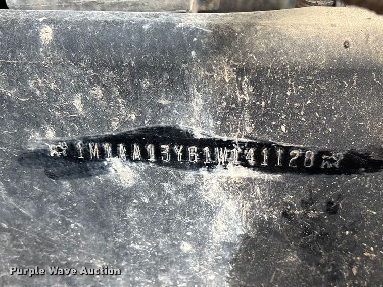 image for item ES8755 2001 Mack CH truck cab and chassis