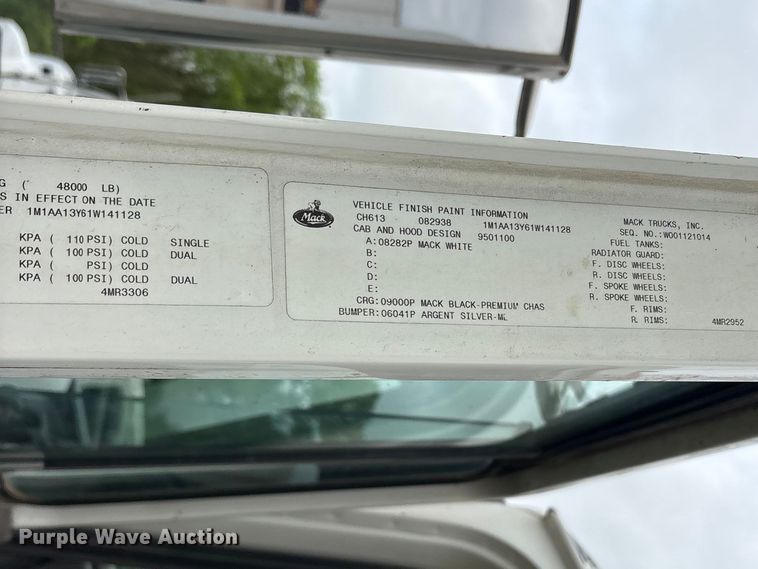 image for item ES8755 2001 Mack CH truck cab and chassis