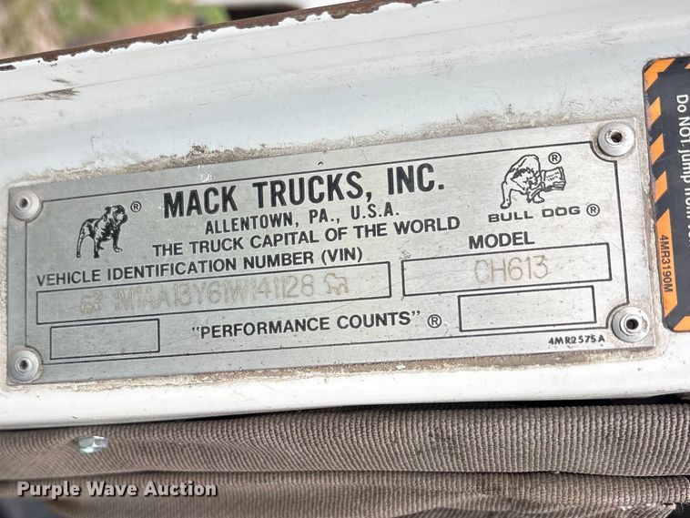 image for item ES8755 2001 Mack CH truck cab and chassis