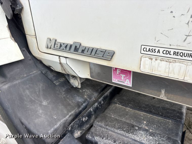 image for item ES8757 2001 Mack CH613 truck cab and chassis