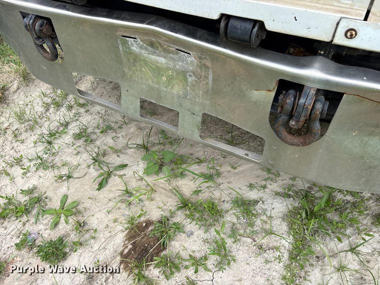 image for item ES8757 2001 Mack CH613 truck cab and chassis