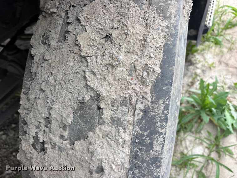 image for item ES8757 2001 Mack CH613 truck cab and chassis