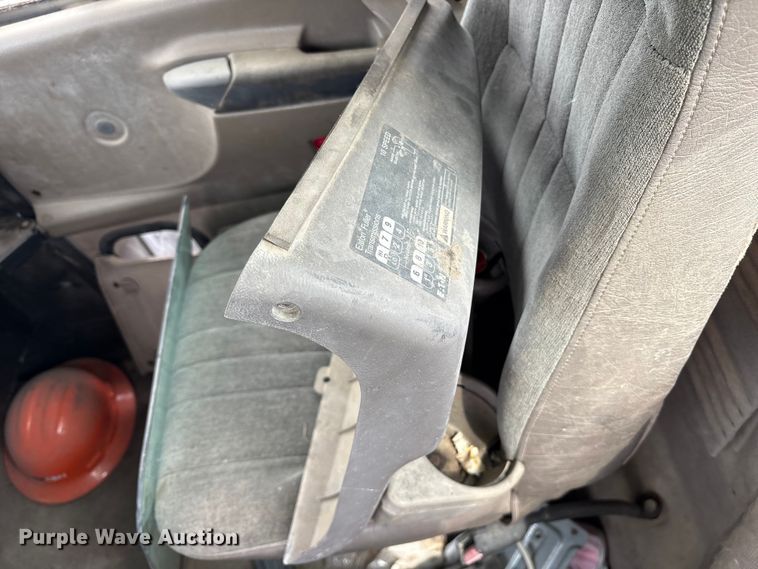 image for item ES8758 2001 Mack CH613 truck cab and chassis