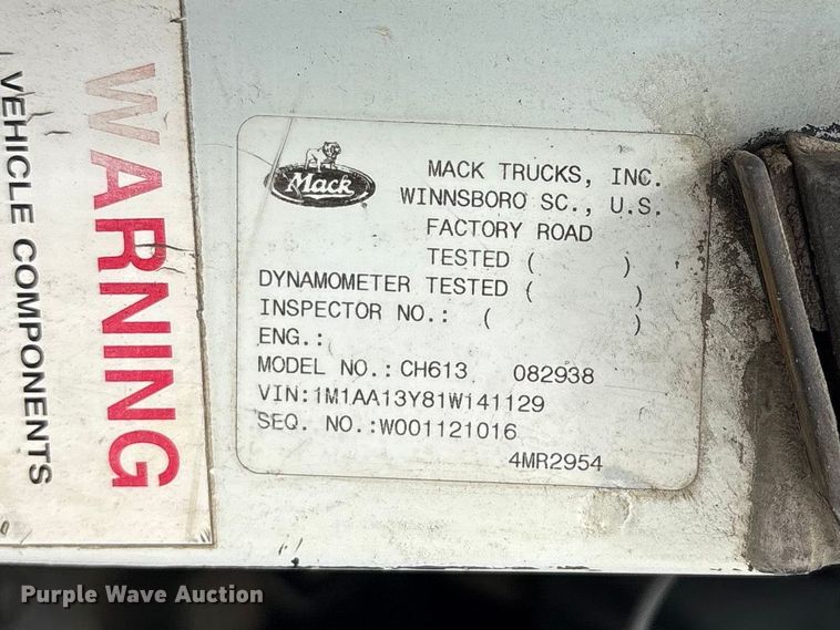 image for item ES8758 2001 Mack CH613 truck cab and chassis