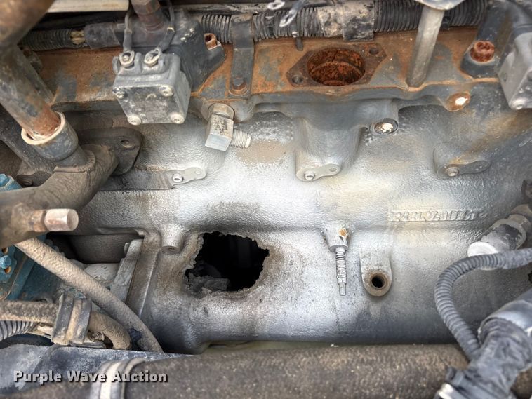 image for item ES8759 2000 Mack CH613 truck cab and chassis