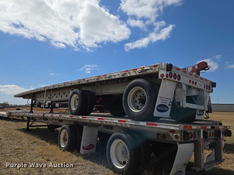 image for item ET1438 2007 Manac flatbed trailer