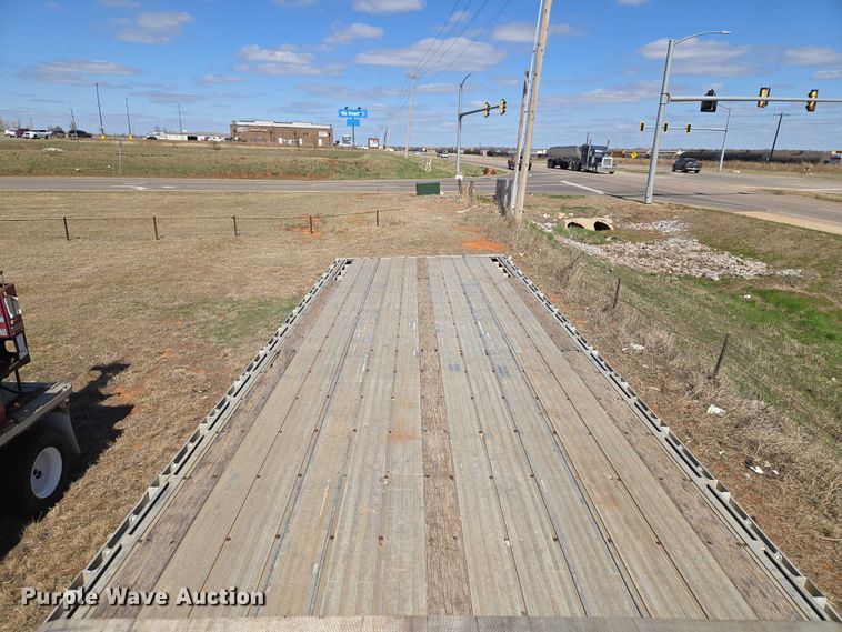 image for item ET1438 2007 Manac flatbed trailer