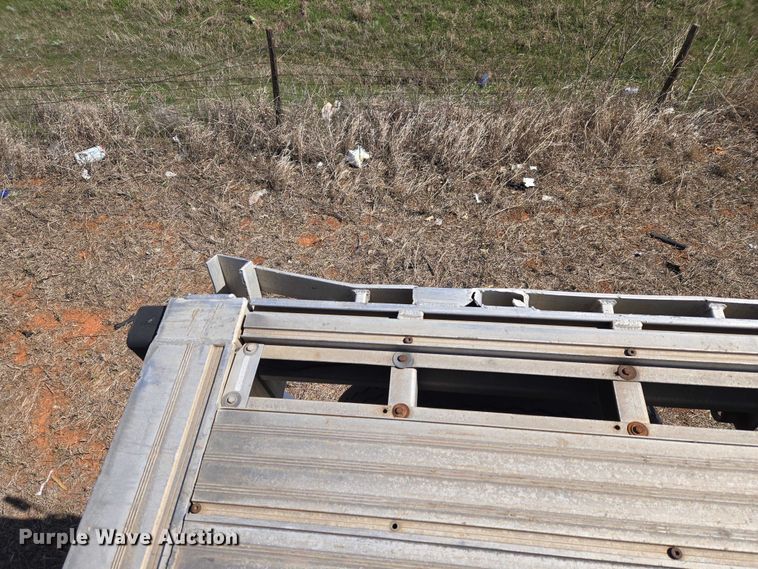 image for item ET1438 2007 Manac flatbed trailer