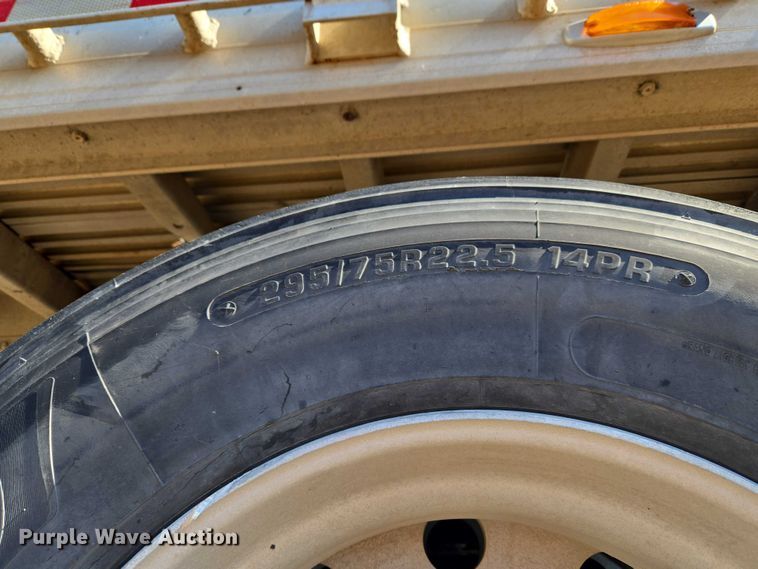 image for item ET1438 2007 Manac flatbed trailer