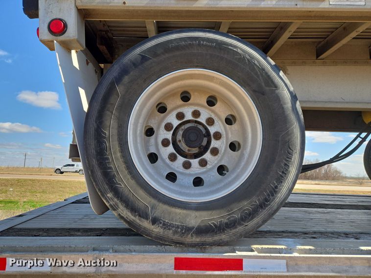 image for item ET1438 2007 Manac flatbed trailer