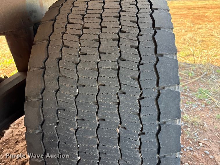 image for item ET1445 2012 Stoughton Trailers dry van trailer