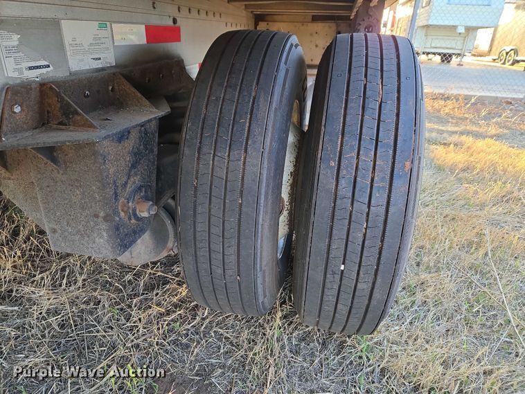 image for item ET1454 2007 Reitnouer dry van trailer