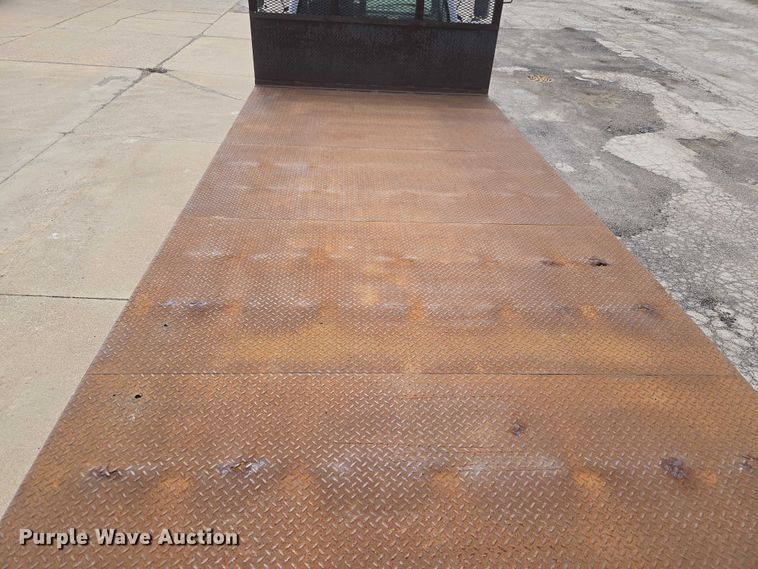 image for item ET5000 2000 GMC C8500 flatbed truck