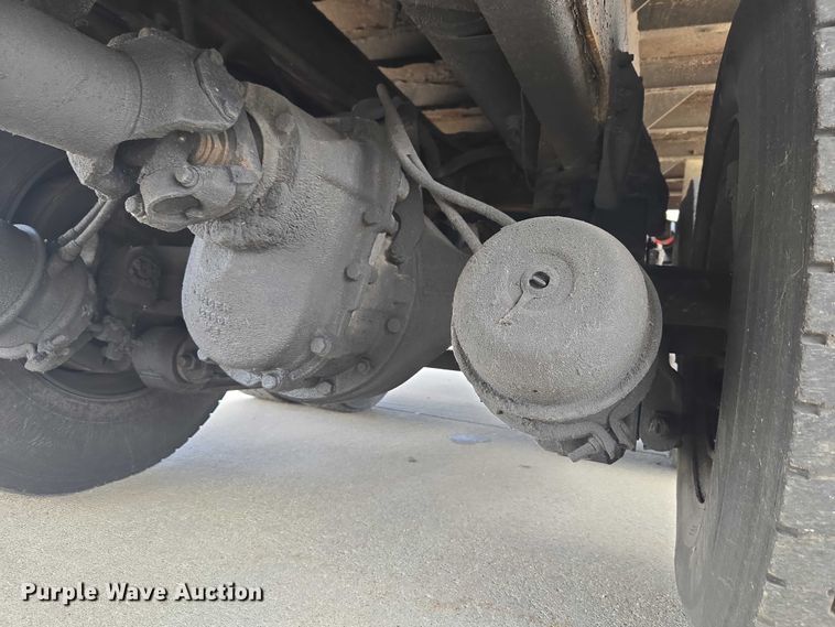 image for item ET5000 2000 GMC C8500 flatbed truck