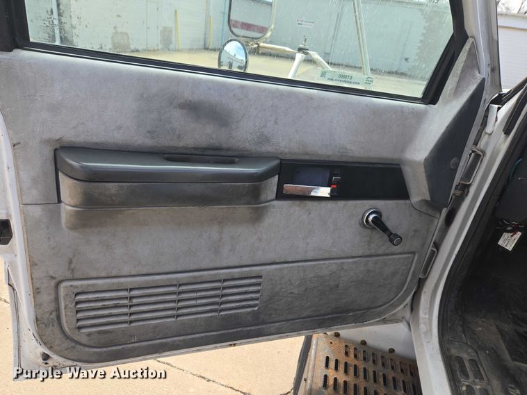 image for item ET5000 2000 GMC C8500 flatbed truck