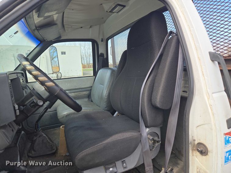 image for item ET5000 2000 GMC C8500 flatbed truck