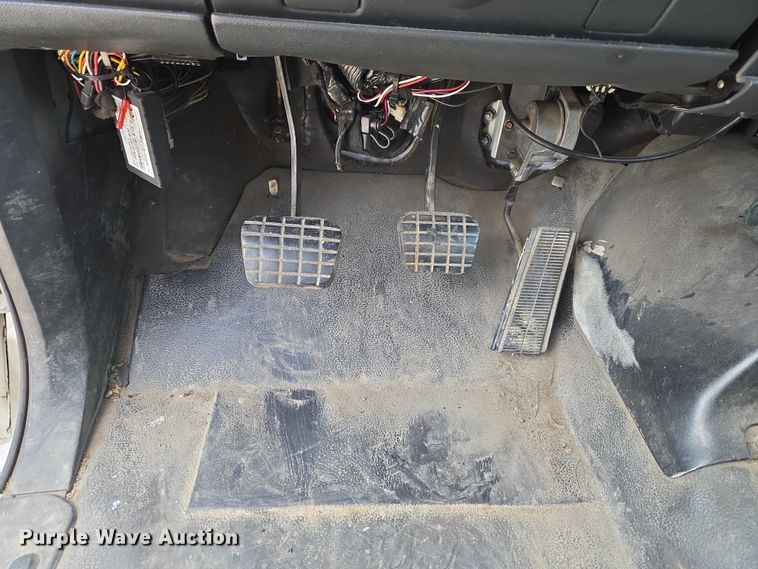 image for item ET5000 2000 GMC C8500 flatbed truck