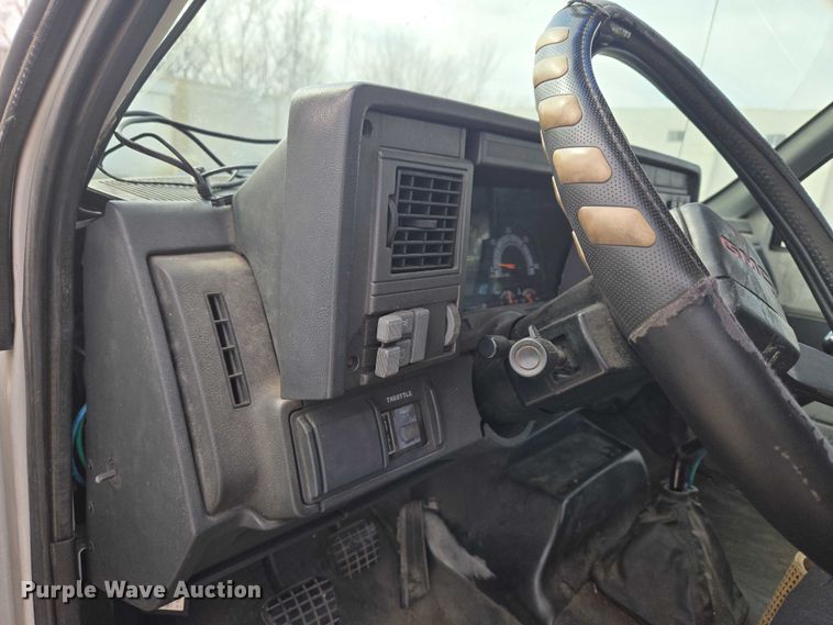 image for item ET5000 2000 GMC C8500 flatbed truck