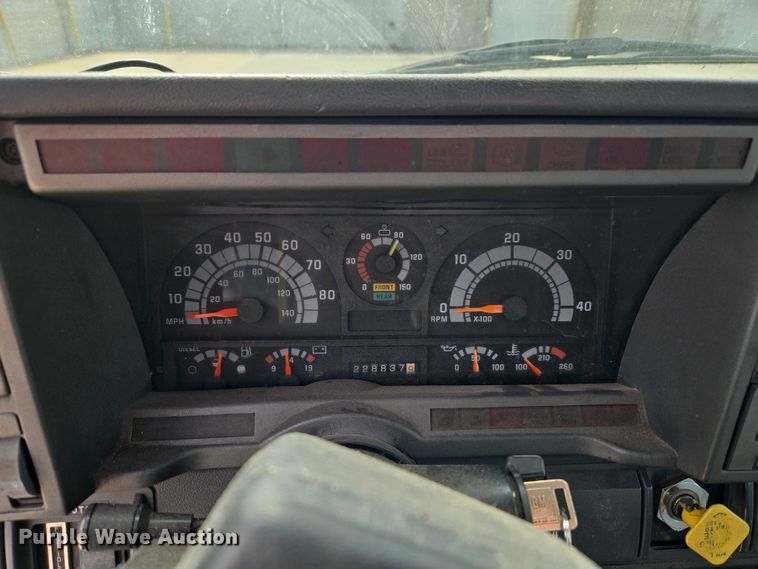 image for item ET5000 2000 GMC C8500 flatbed truck