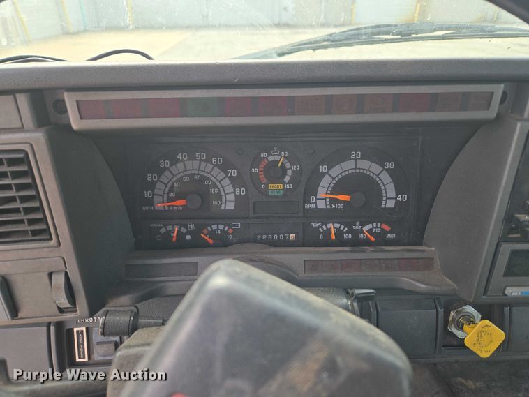 image for item ET5000 2000 GMC C8500 flatbed truck