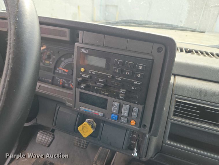 image for item ET5000 2000 GMC C8500 flatbed truck