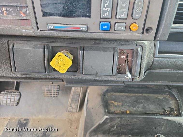 image for item ET5000 2000 GMC C8500 flatbed truck