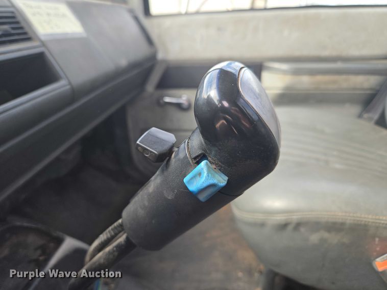 image for item ET5000 2000 GMC C8500 flatbed truck