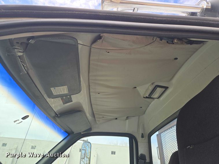 image for item ET5000 2000 GMC C8500 flatbed truck