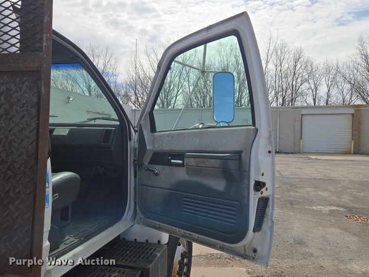 image for item ET5000 2000 GMC C8500 flatbed truck