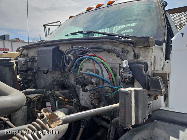 image for item ET5000 2000 GMC C8500 flatbed truck