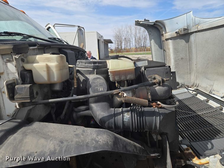 image for item ET5000 2000 GMC C8500 flatbed truck