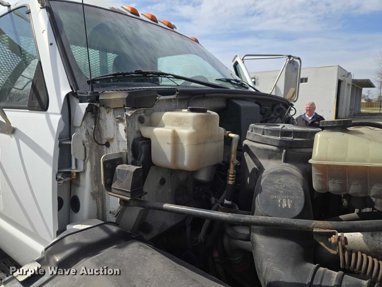 image for item ET5000 2000 GMC C8500 flatbed truck