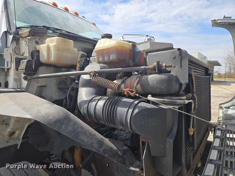 image for item ET5000 2000 GMC C8500 flatbed truck